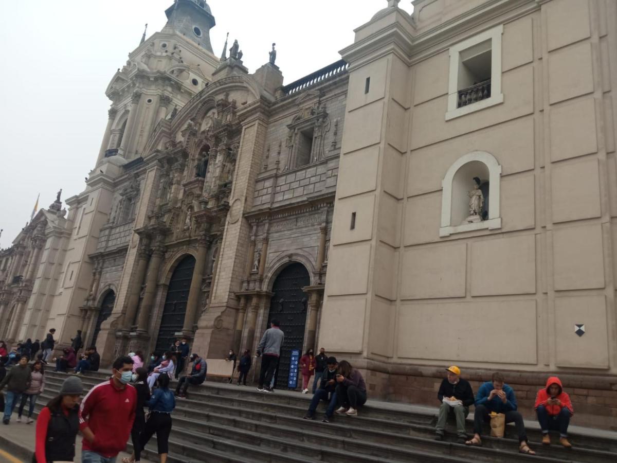 Main Square Apartment Lima Bagian luar foto