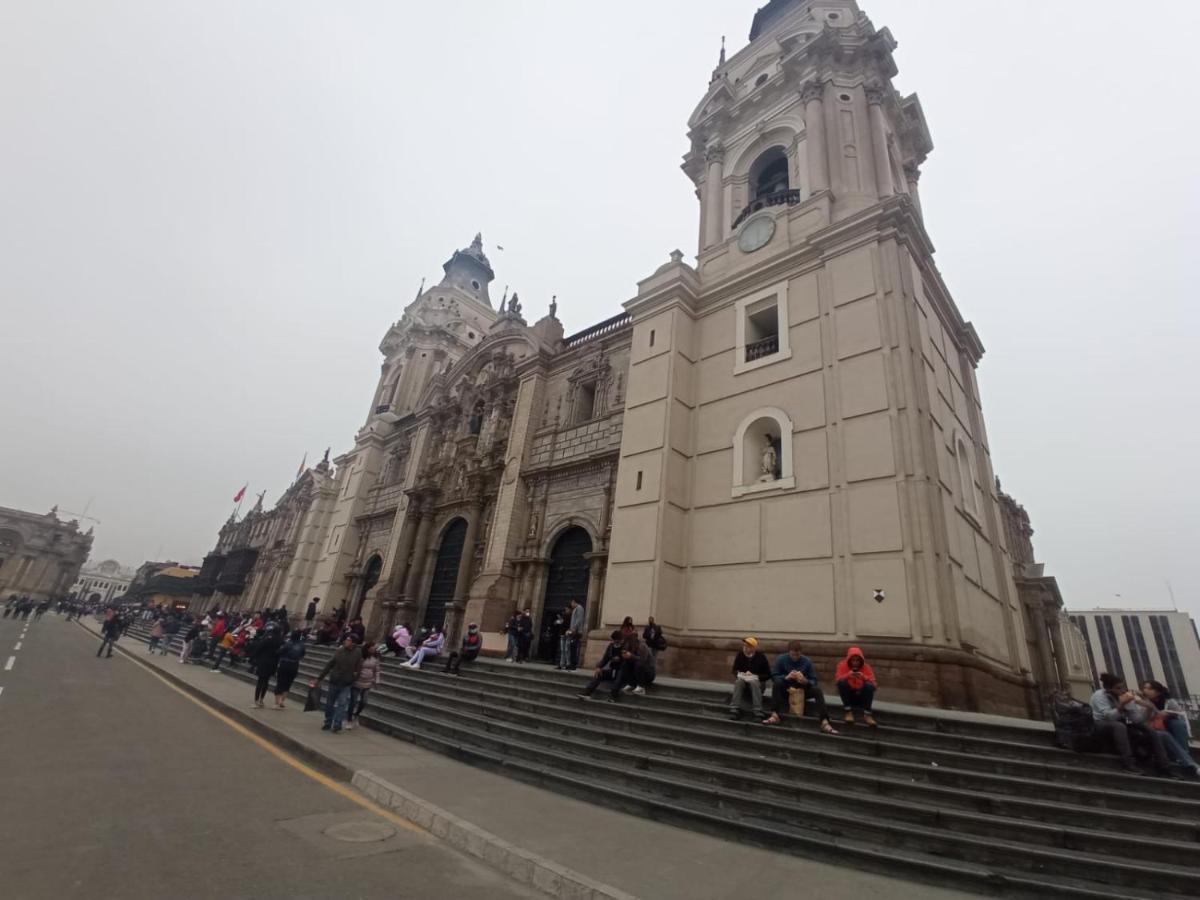 Main Square Apartment Lima Bagian luar foto