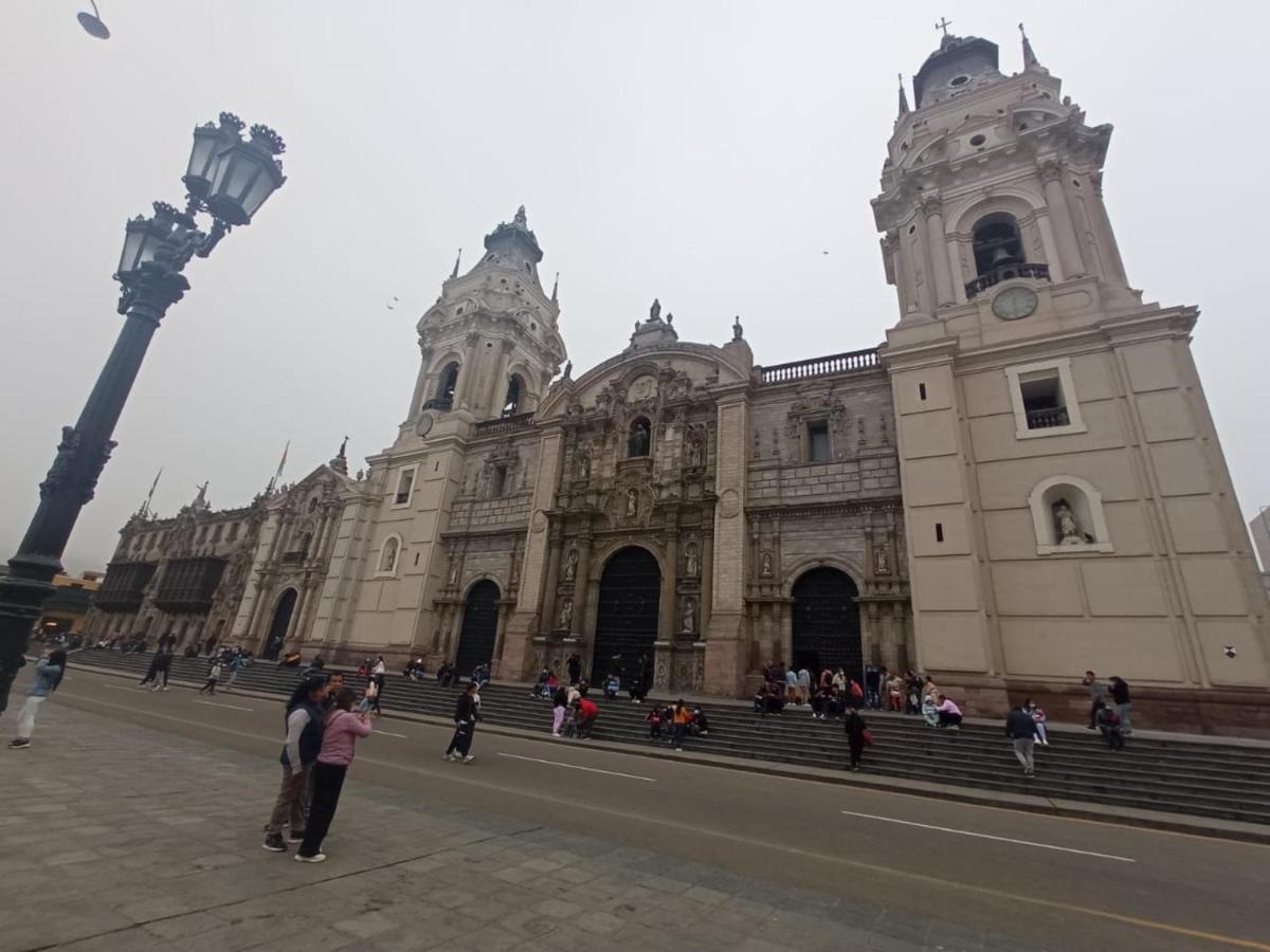 Main Square Apartment Lima Bagian luar foto