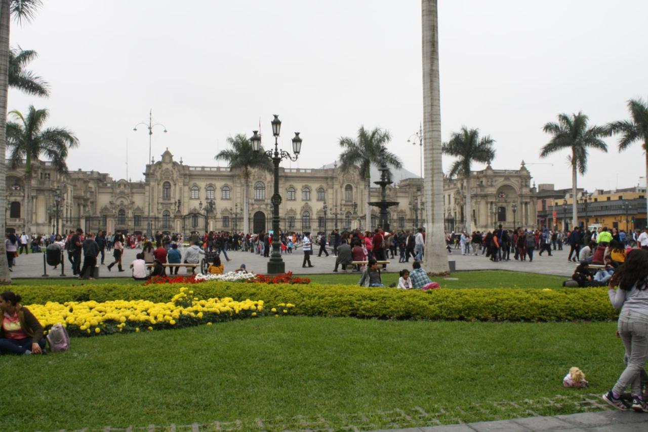 Main Square Apartment Lima Bagian luar foto