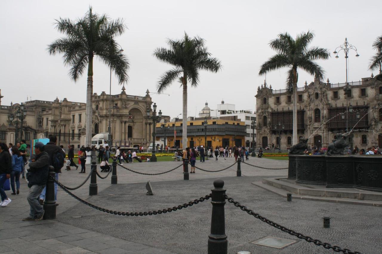 Main Square Apartment Lima Bagian luar foto