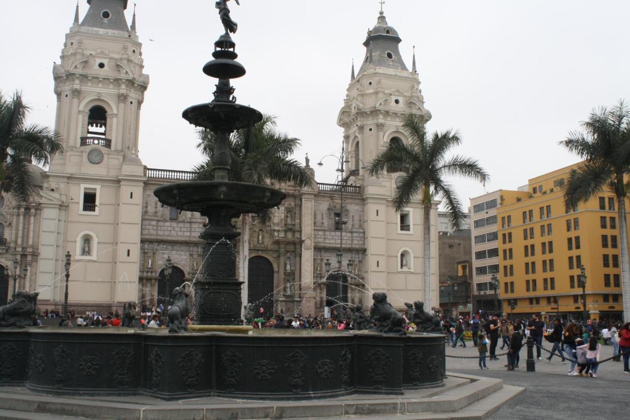 Main Square Apartment Lima Bagian luar foto