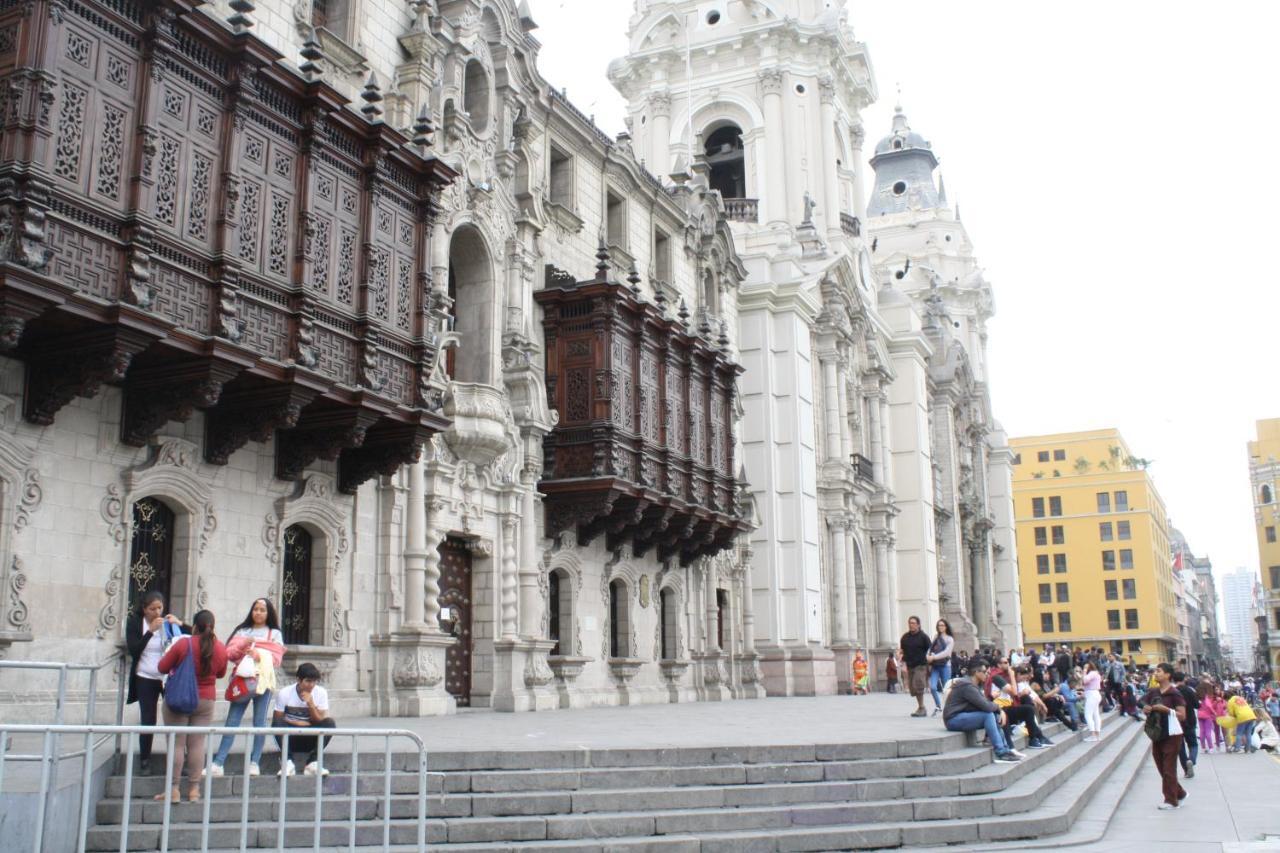 Main Square Apartment Lima Bagian luar foto