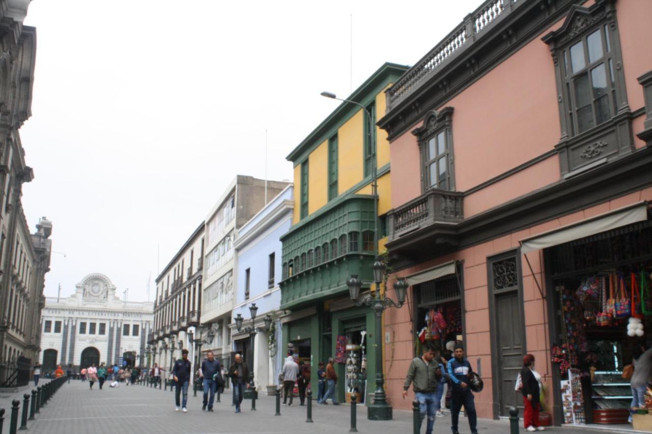 Main Square Apartment Lima Bagian luar foto